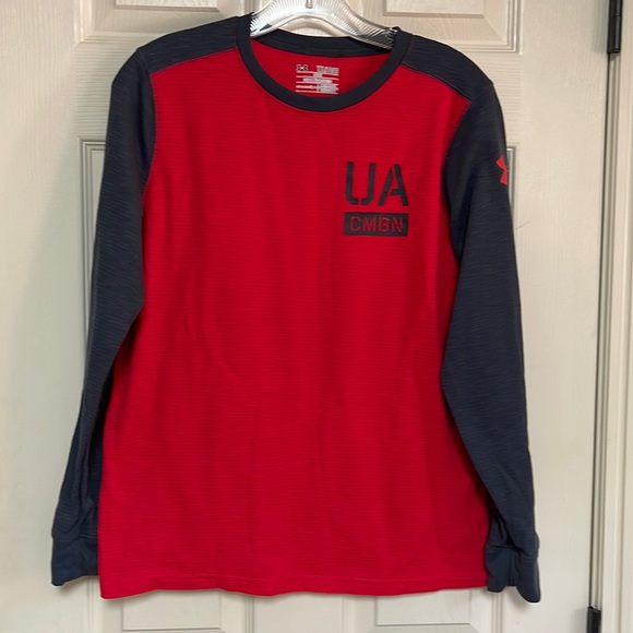 Under Armour Other - Under Armour Loose size YXL top. Great condition! New without tags